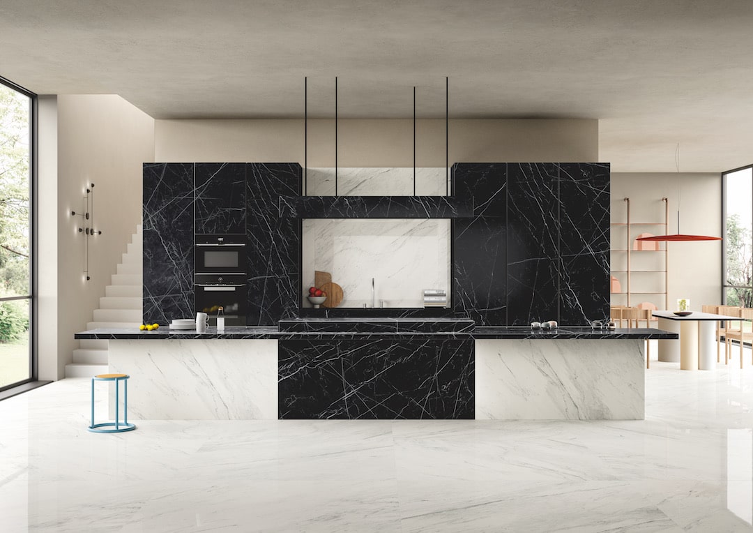 50+ Black And White Kitchen ( TIMELESS LOOK) - Monochrome Kitchens  White  marble kitchen, White marble countertops, Black white kitchen